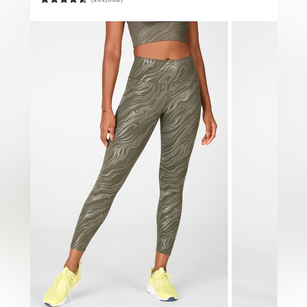 Like New - S/6 Fabletics Define Powerhold 7/8 Leggings in Green Marbleize